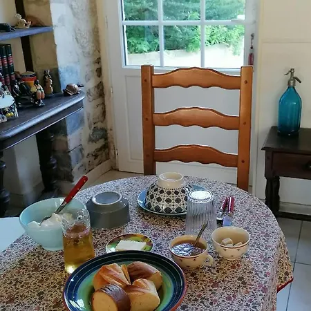 Les Hirondelles Bleues 3* איזיני-סור-מר