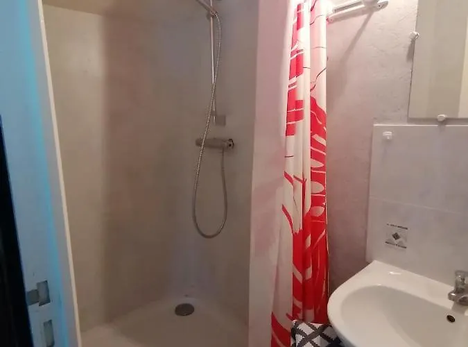 Les Hirondelles Bleues 住宿加早餐酒店 3*