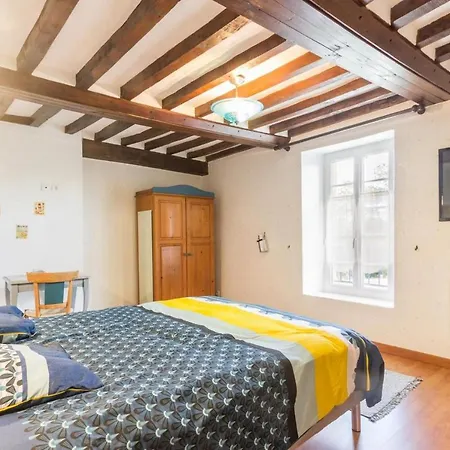 Les Hirondelles Bleues Bed and breakfast