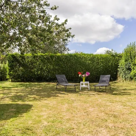 Les Hirondelles Bleues Bed and breakfast