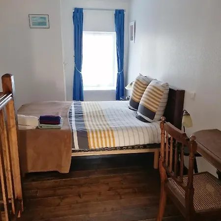 Les Hirondelles Bleues Bed & Breakfast 3*