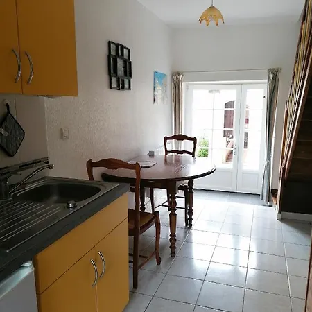Les Hirondelles Bleues Bed & Breakfast
