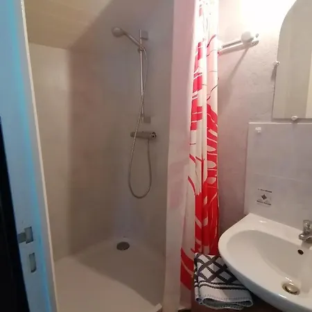 Les Hirondelles Bleues Bed and breakfast 3*