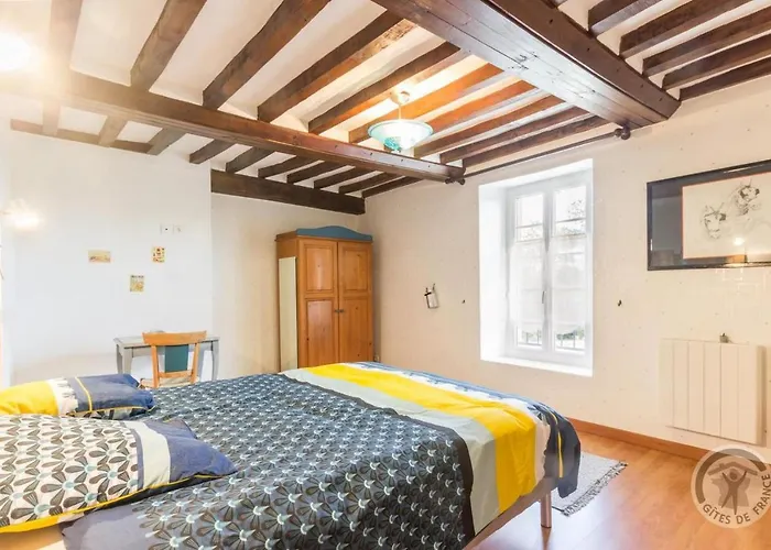 Les Hirondelles Bleues Bed & Breakfast