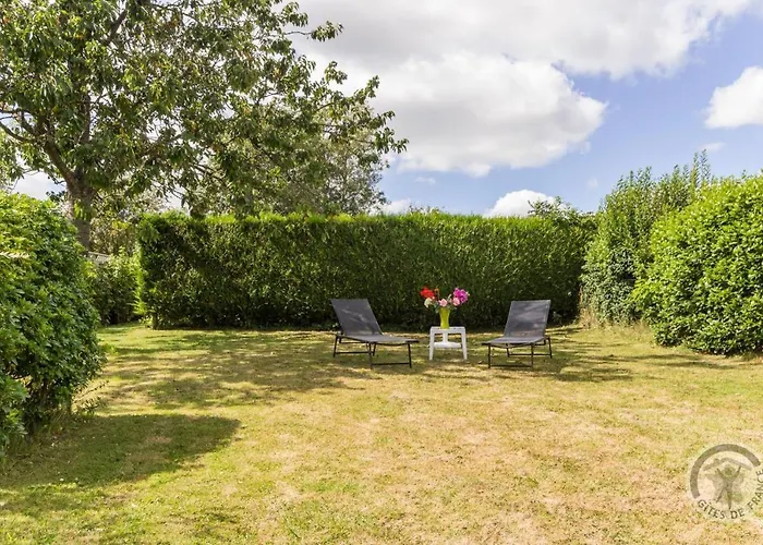 Les Hirondelles Bleues Bed & Breakfast