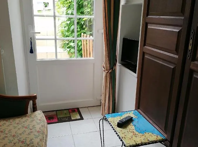 Les Hirondelles Bleues Bed & Breakfast Isigny-sur-Mer