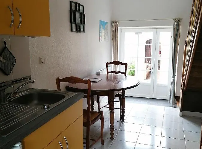 Les Hirondelles Bleues Bed & Breakfast