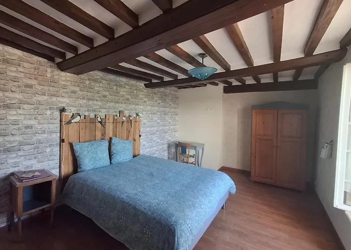 Les Hirondelles Bleues Bed & Breakfast 3*