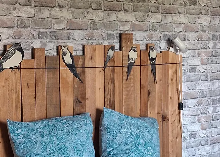 Les Hirondelles Bleues Bed & Breakfast